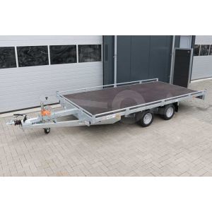 Autoambulance Eduard 406x200cm met dichte laadvloer, 10cm railing, kabellier en oprijplaten, laadvloerhoogte 56cm, bruto laadvermogen 3000kg