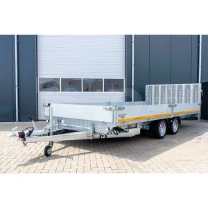 Vooraanzicht kantelbare Eduard machinetransporter 506x220cm 3000kg laadvloerhoogte 63cm elektrische bediening 5022-4-AKB30-300-N-63