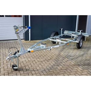 Sportboottrailer serie 650-45 450x160 (lxb), bruto 650kg (475kg netto), met glijplanken pakket (ook voor schroefas), banden 13", enkelas