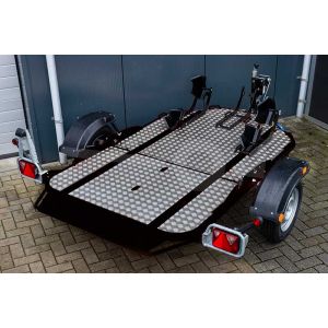 Cochet Duo verlaagbare motortrailer opvouwbaar, 235x137cm, bruto 750kg 506kg netto), laadvloerhoogte ca 45cm, kleur zwart, enkelas ongeremd, banden 155/80R13