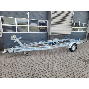 Vlemmix boottrailer, 630x220cm (lxb), bruto 1800kg (netto 1400kg), enkelas geremd.