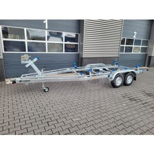 Vlemmix boottrailer, 630x220cm (lxb), bruto 2700kg (netto 2220kg), tandemas geremd.