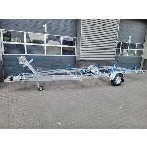 Vlemmix boottrailer, 700x220cm (lxb), bruto 1800kg (netto 1370kg), enkelas geremd.