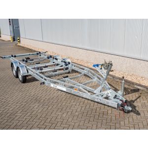 Sportboottrailer Kalf Serie 2700-74 V ,740x236cm (lxb), bruto 2700kg (2050 netto), met glijplanken pakket (ook voor schroefas), banden 14", tandemas