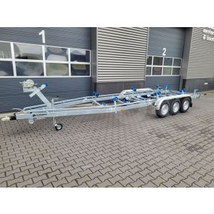 Vlemmix boottrailer, 780x220cm (lxb), bruto 3500kg (netto 2800kg), tridem(3 assen van 1500kg) geremd.