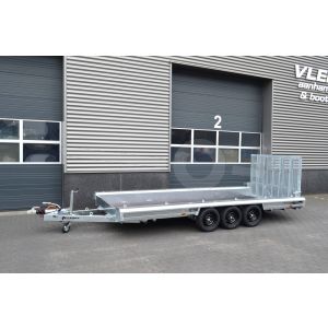 Vlemmix Machinetransporter, 480x180cm (lxb laadbak), bruto 3500kg (2540kg netto), banden 195/50R13, tridem (3 assen van 1800kg).