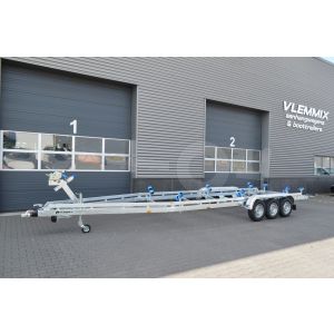 Vlemmix boottrailer, 920x255cm (lxb), bruto 3500kg (netto 2700kg), tridem (3 assen van 1800kg) geremd.