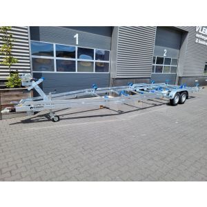 Vlemmix boottrailer, 1000x255cm (lxb), bruto 3500kg (netto 2800kg), tandemas geremd.