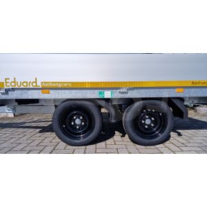 Zwarte velg met band 195/50R13 ET30