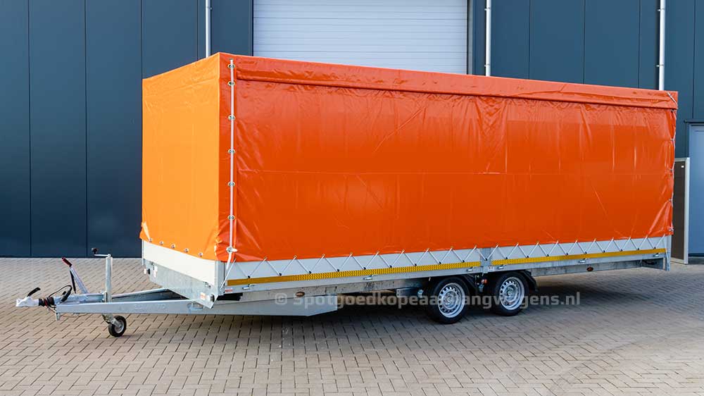 6 meter Eduard plateauwagen met oranje schuifzeil huif
